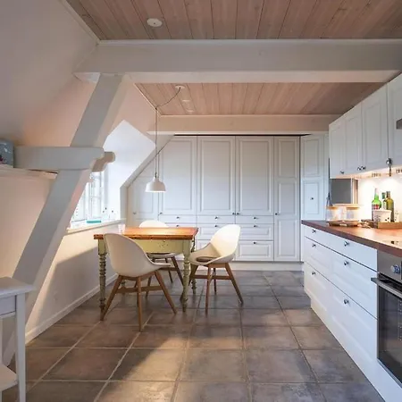 Holiday Home, Hojer *