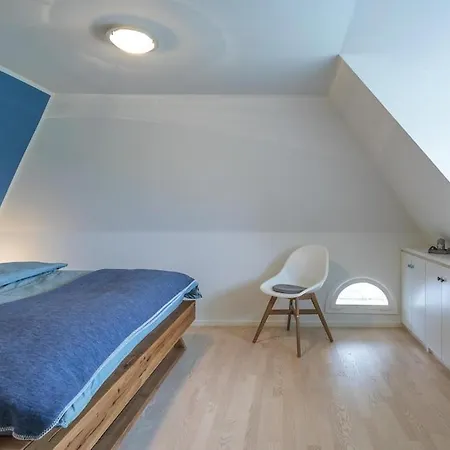 Holiday Home, Hojer